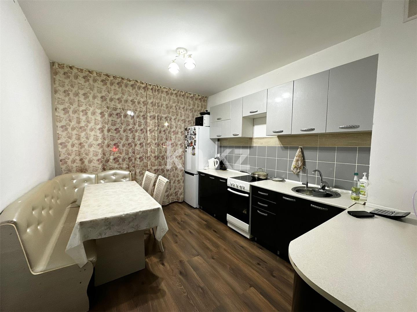 Продажа 2-комнатной квартиры, 65 м², пр. Шахтеров в Караганде - фото 3