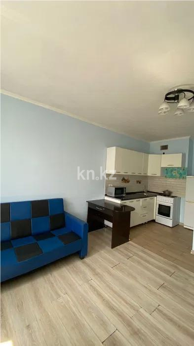 Продажа 2-комнатной квартиры, 40 м², мкр-н Аксай-1, дом  11/10 в Алматы