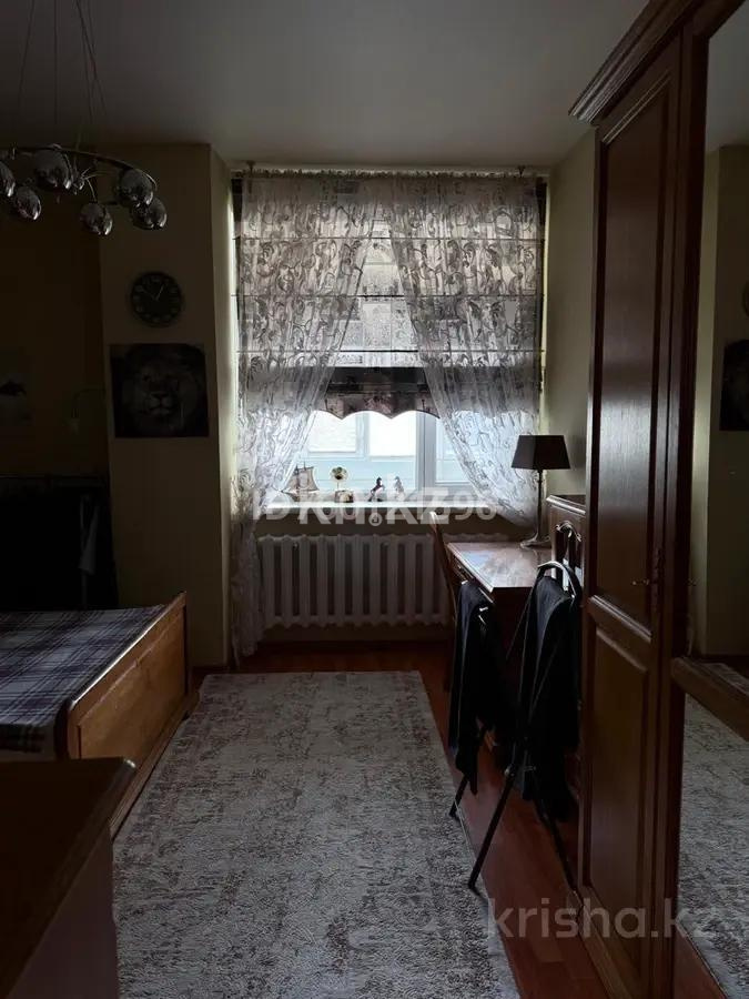 Продажа 3-комнатной квартиры, 135 м², ул. Аманжолова в Караганде - фото 4