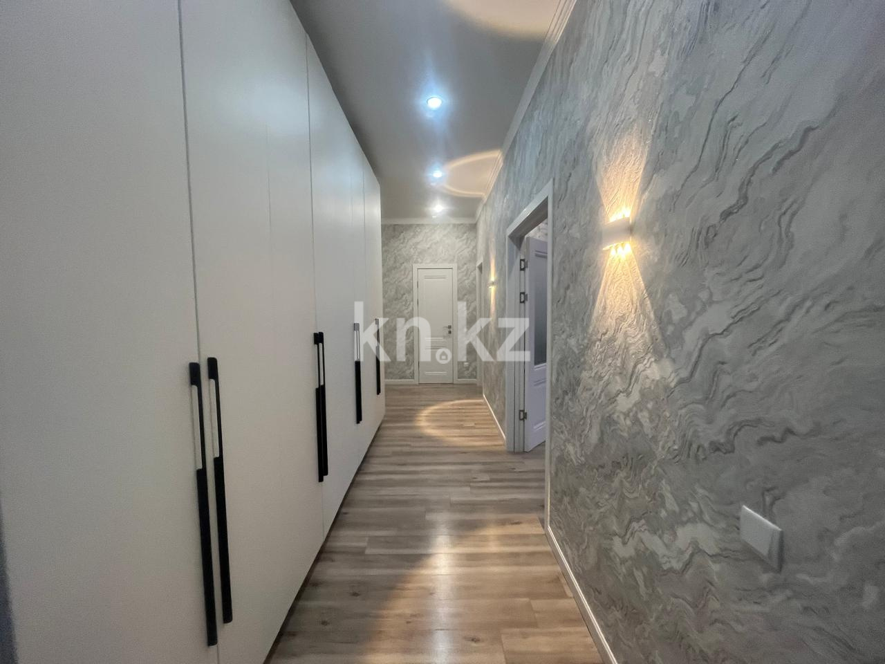 Продажа 3-комнатной квартиры, 100 м², ул. Ашимова, дом  15 в Караганде - фото 10