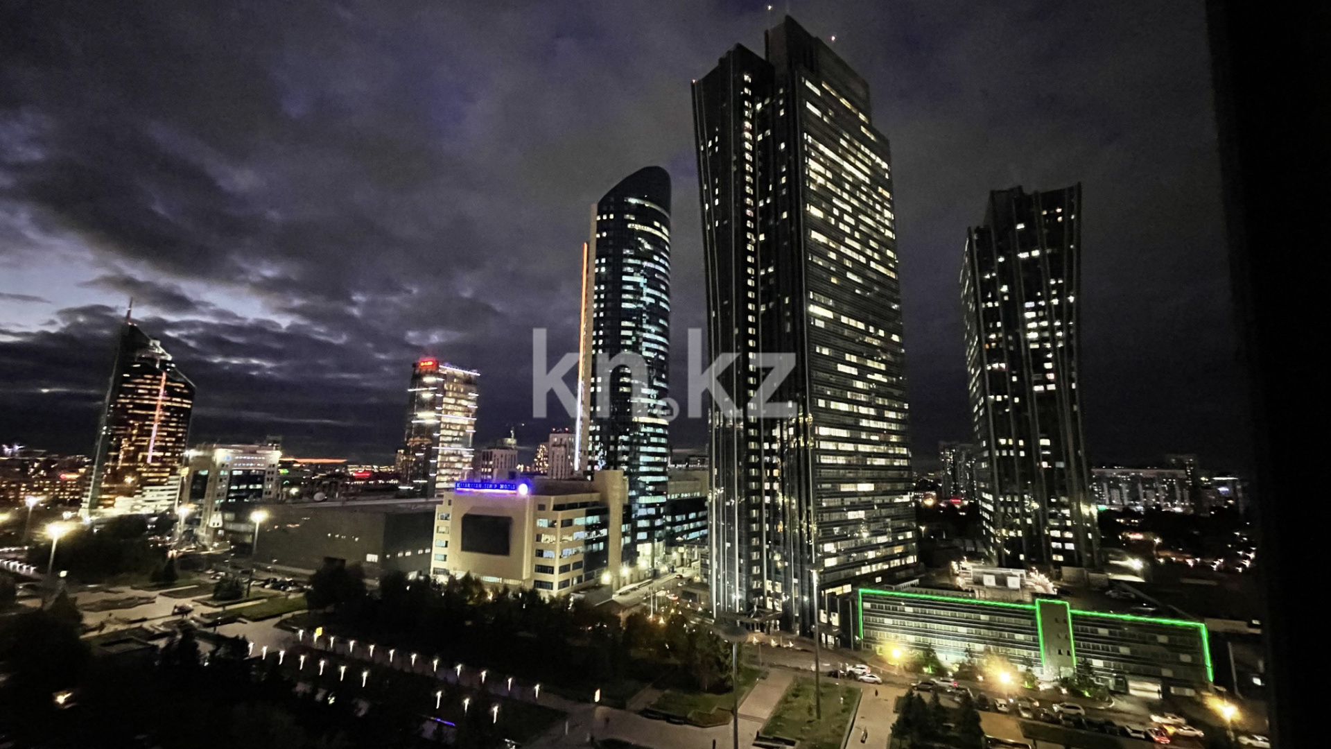 Продажа 3-комнатной квартиры, 131 м², ул. Достык, дом  5/2 в Астане