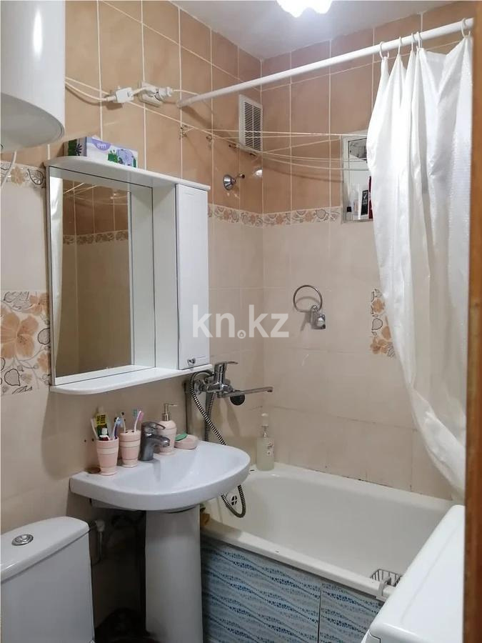 Продажа 3-комнатной квартиры, 56 м², 11 квартал, дом  7 в Караганде - фото 5