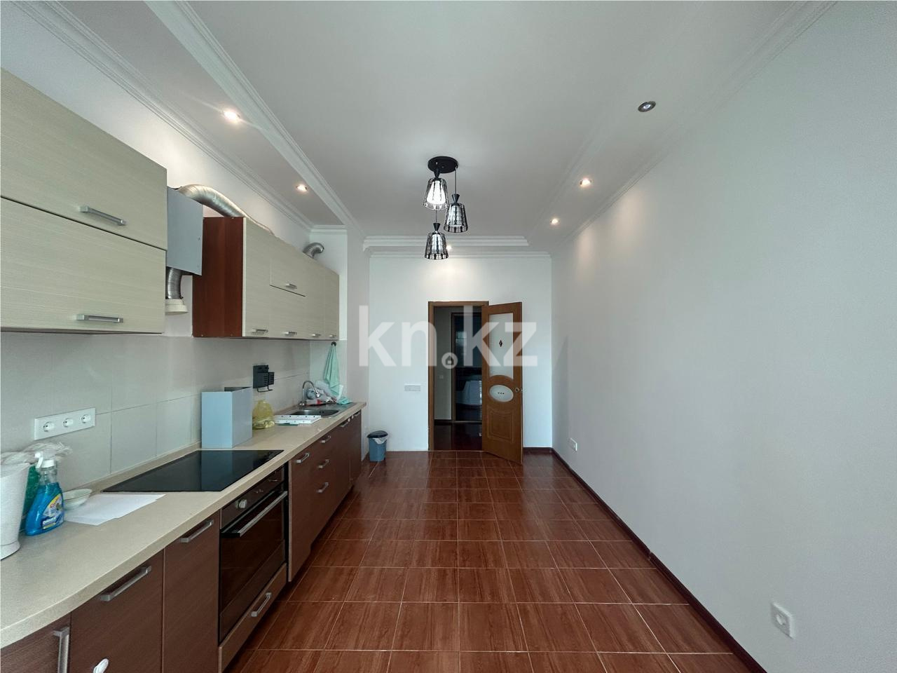 Продажа 3-комнатной квартиры, 111 м², ул. Достык в Астане - фото 10