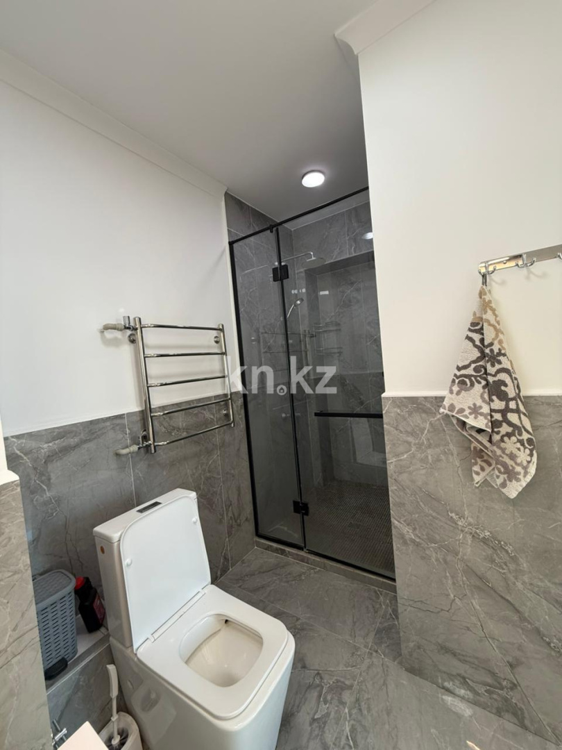 Аренда 2-комнатной квартиры, 80 м², мкр-н Коктем-3, дом  24 - бул. Бухар Жырау в Алматы - фото 13