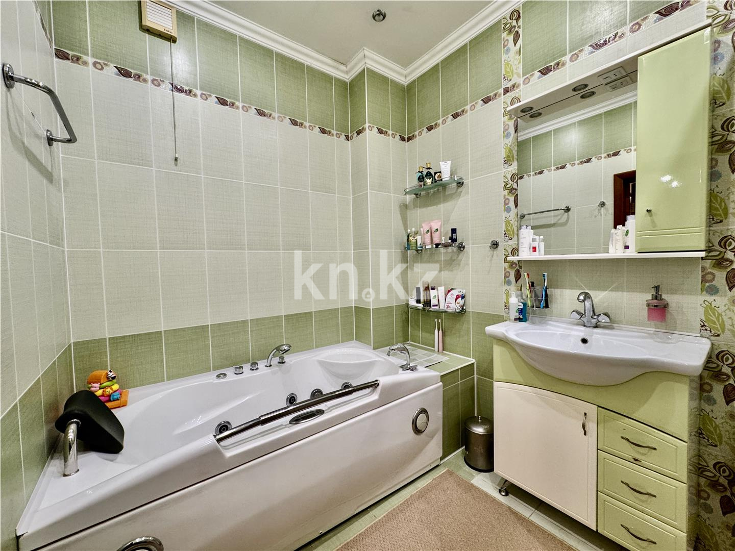 Продажа 3-комнатной квартиры, 132 м², ул. Абая, дом  5 в Караганде - фото 28