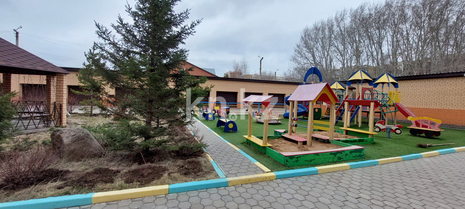 Продажа 5-комнатной квартиры, 217 м², ул. Аманжолова, дом  41 в Караганде - фото 26