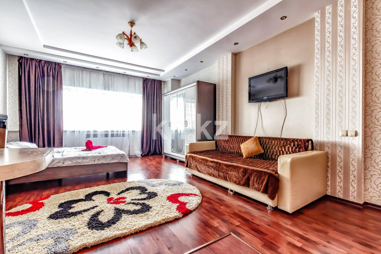 Аренда 1-комнатной квартиры посуточно, 50 м², ул. Достык, дом  5 - ул. Сауран в Астане