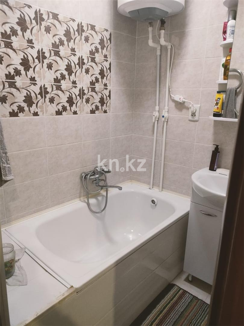 Продажа 3-комнатной квартиры, 60 м², ул. Жекибаева в Караганде - фото 18