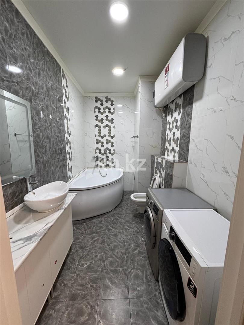 Продажа 2-комнатной квартиры, 65 м², мкр-н Степной-2, дом  2/4 в Караганде - фото 9