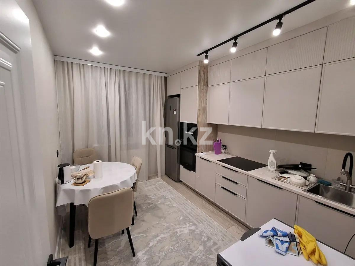 Продажа 2-комнатной квартиры, 62 м², пр. Шахтеров, дом  70 в Караганде - фото 3