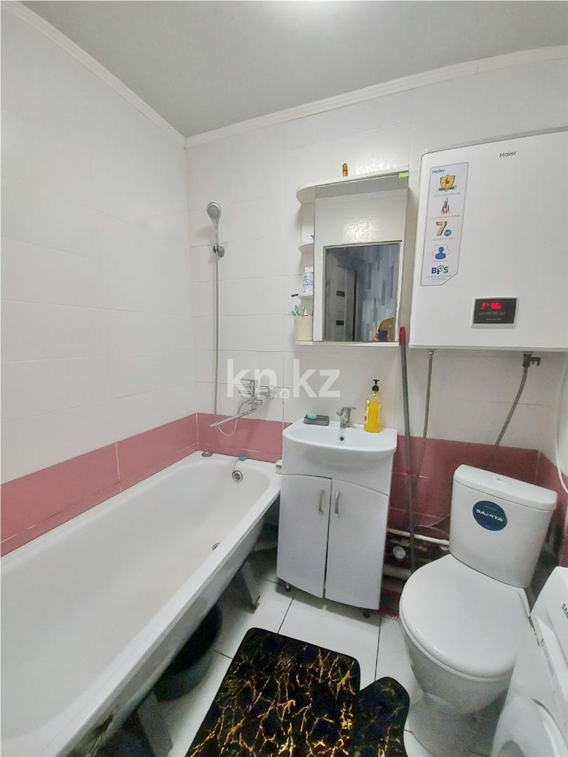 Продажа 2-комнатной квартиры, 45 м², 16 мкр., дом  21 в Караганде - фото 9