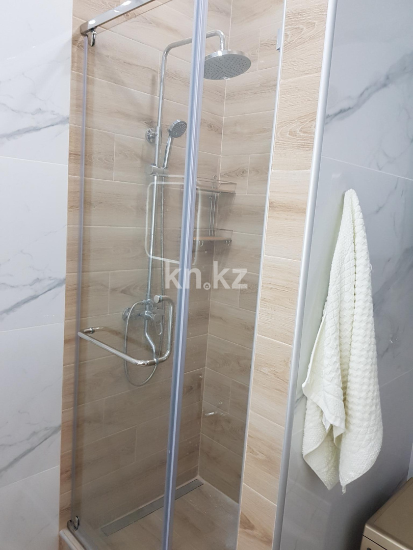 Аренда 1-комнатной квартиры посуточно, 40 м², пр. Шахтеров, дом  52б в Караганде - фото 16