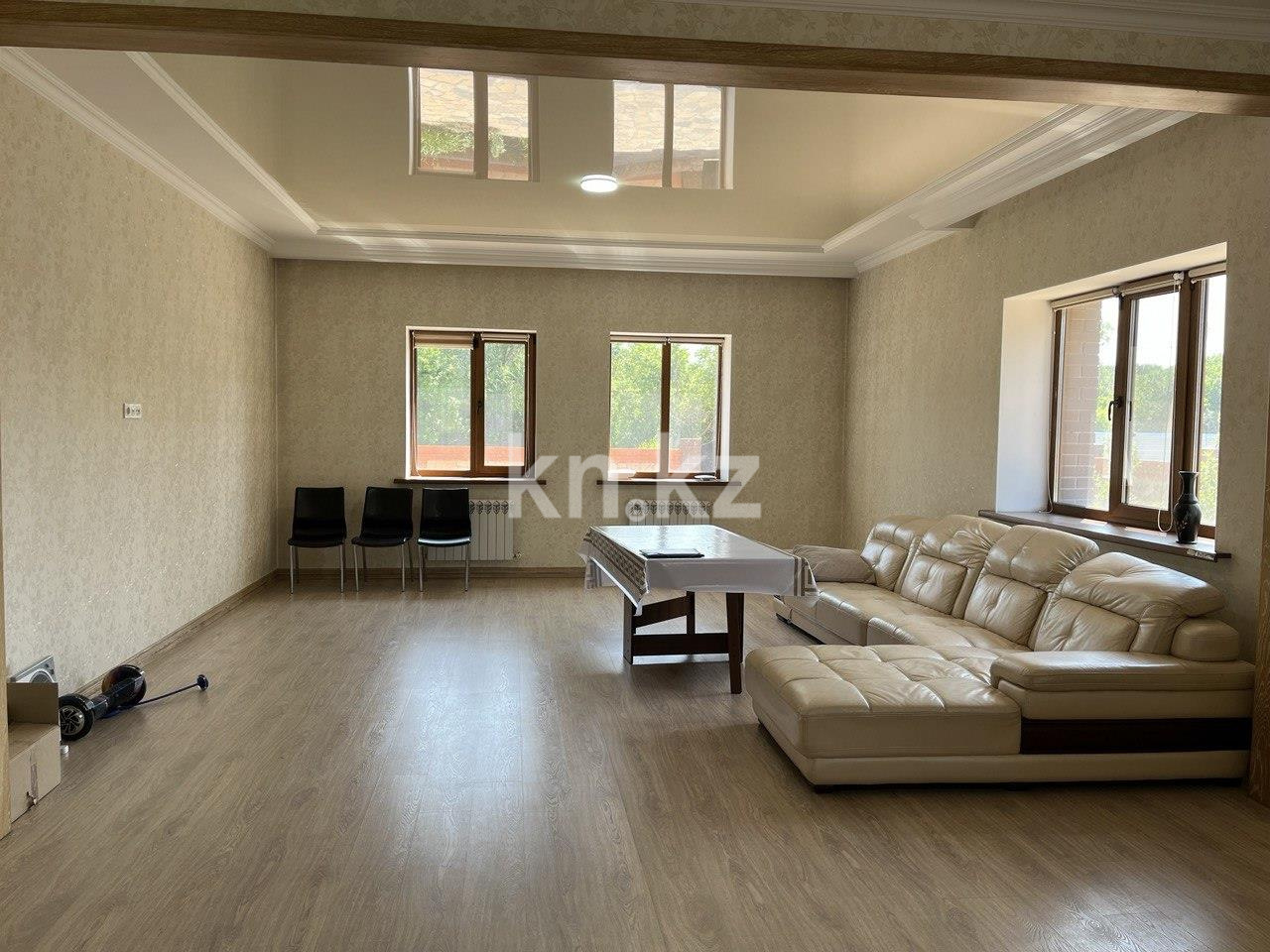 Продажа 8-комнатного дома, 478 м², ул. Жанибекова в Караганде