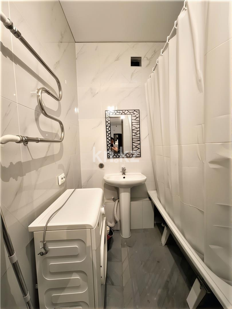 Продажа 2-комнатной квартиры, 67 м², ул. Момышулы, дом  28 в Караганде - фото 7