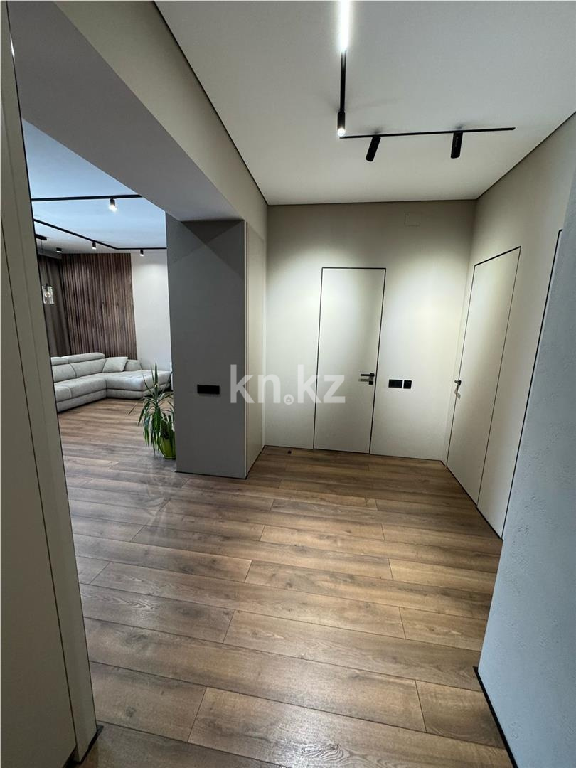 Продажа 4-комнатной квартиры, 142 м² в Караганде