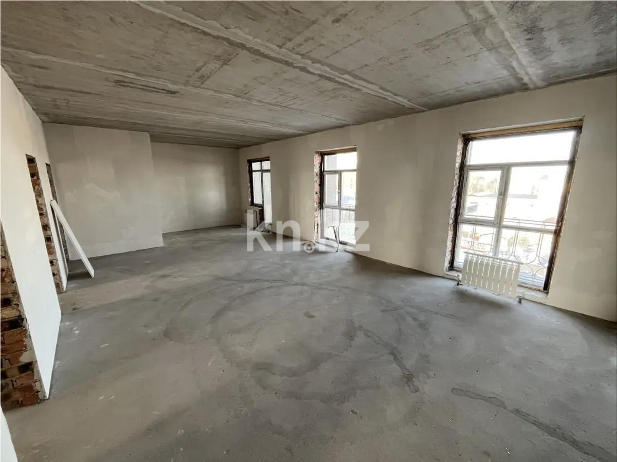 Продажа 4-комнатной квартиры, 132 м² в Караганде