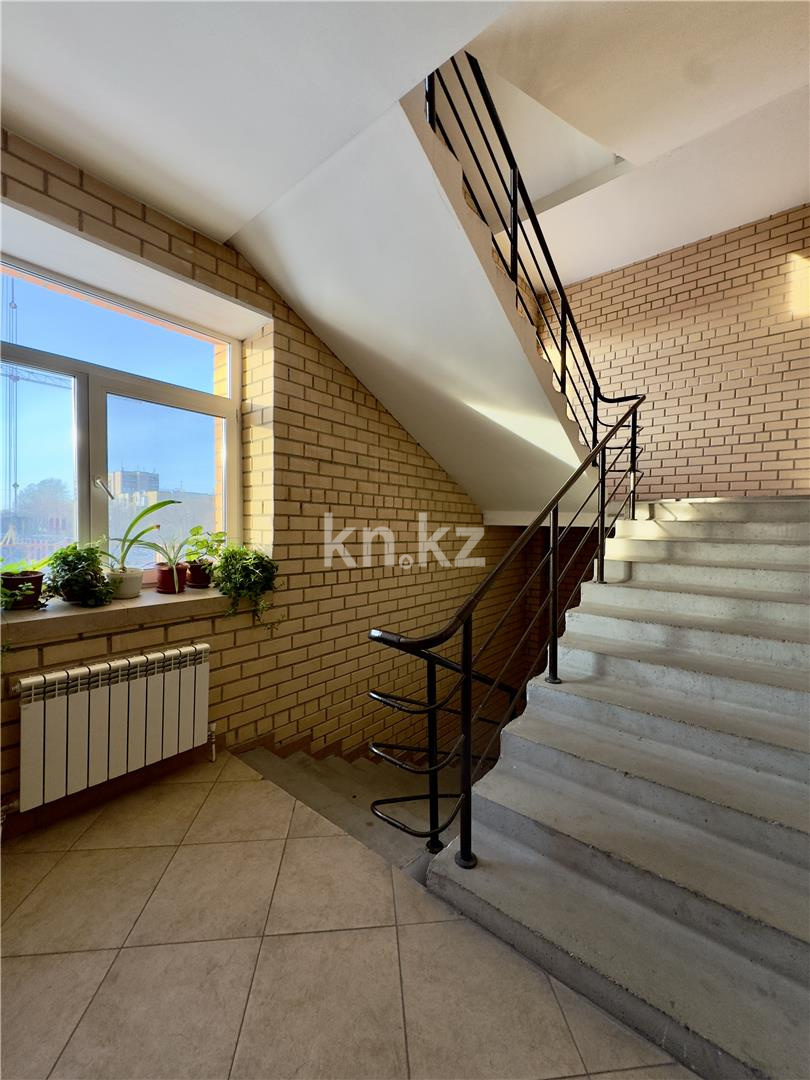 Продажа 5-комнатной квартиры, 217 м², ул. Аманжолова, дом  41 в Караганде - фото 32