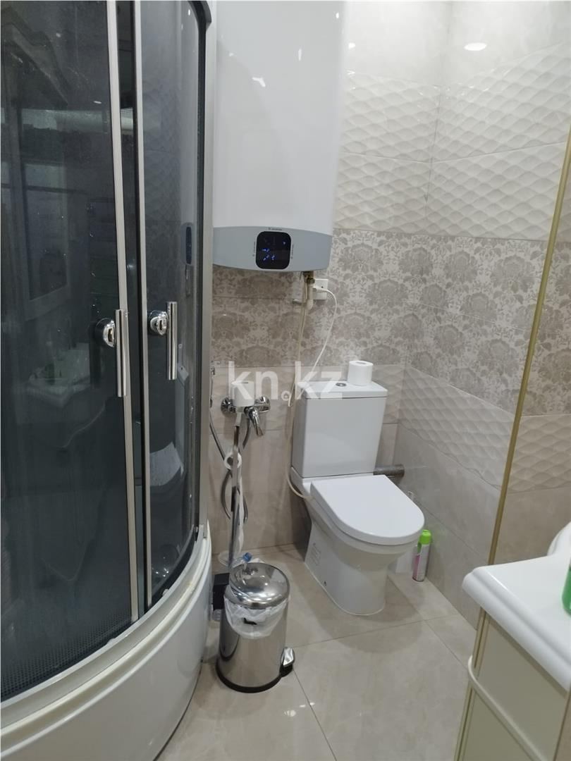 Продажа 3-комнатной квартиры, 84 м², пр. Шахтеров, дом  74 в Караганде - фото 12