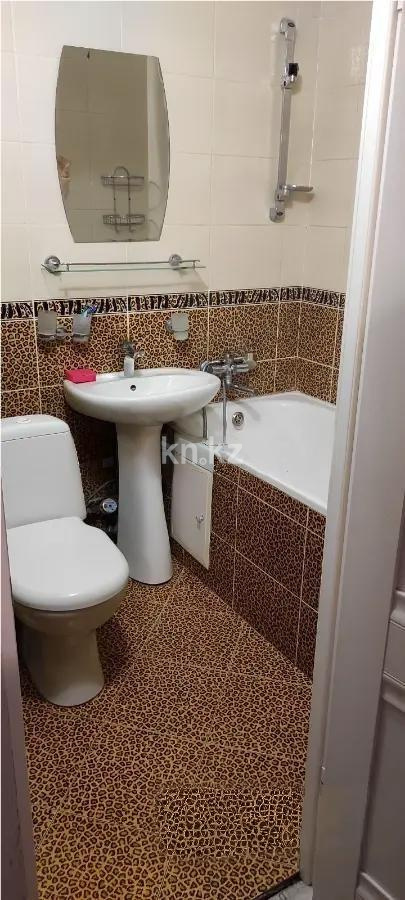 Продажа 2-комнатной квартиры, 43 м², 8 мкр., дом  15 в Алматы - фото 2