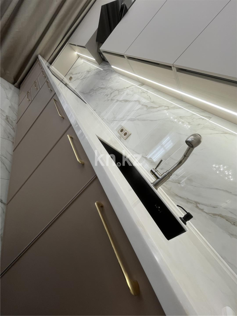 Продажа 3-комнатной квартиры, 110 м², ул. Ашимова, дом  21 в Караганде - фото 30