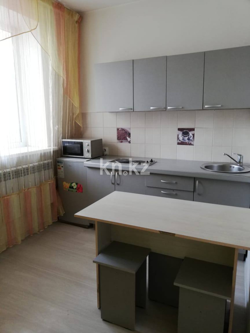 Аренда 1-комнатной квартиры, 40 м² в Астане