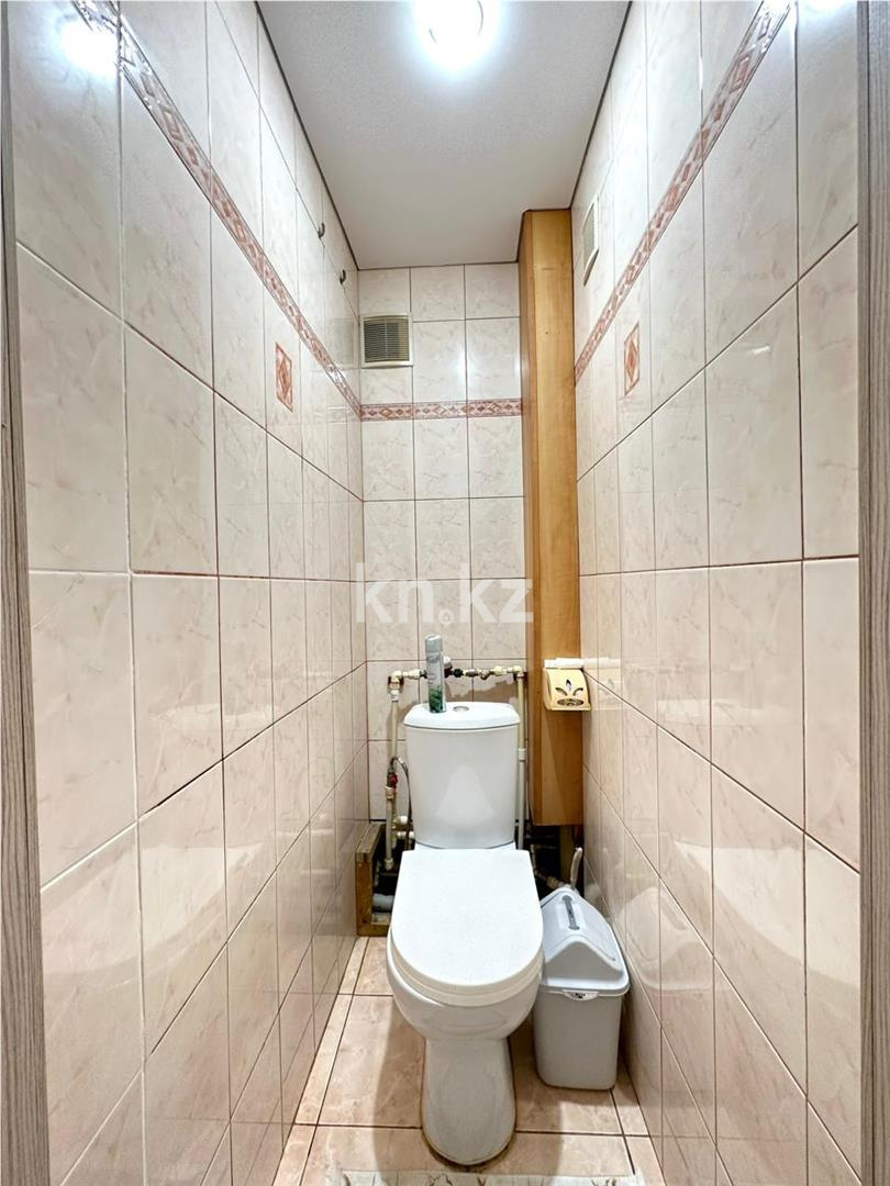 Продажа 3-комнатной квартиры, 61 м², ул. Аманжолова в Караганде - фото 13