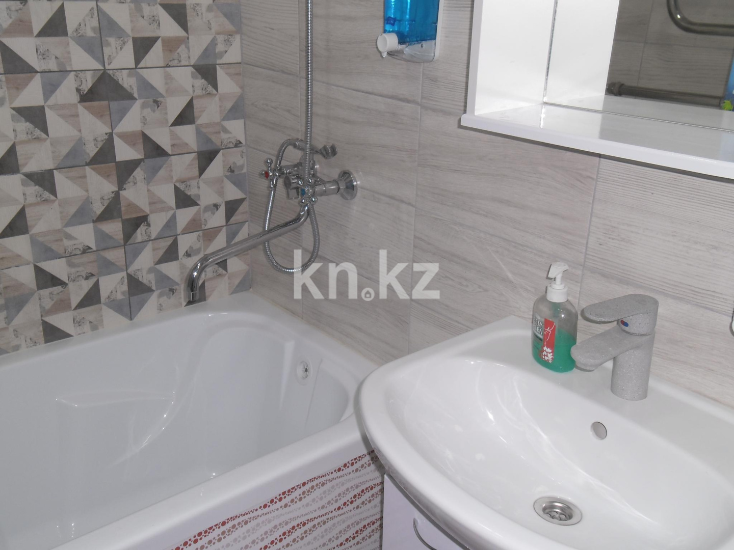 Аренда 1-комнатной квартиры посуточно, 45 м², ул. Набережная Славского, дом  50 в Усть-Каменогорске - фото 12