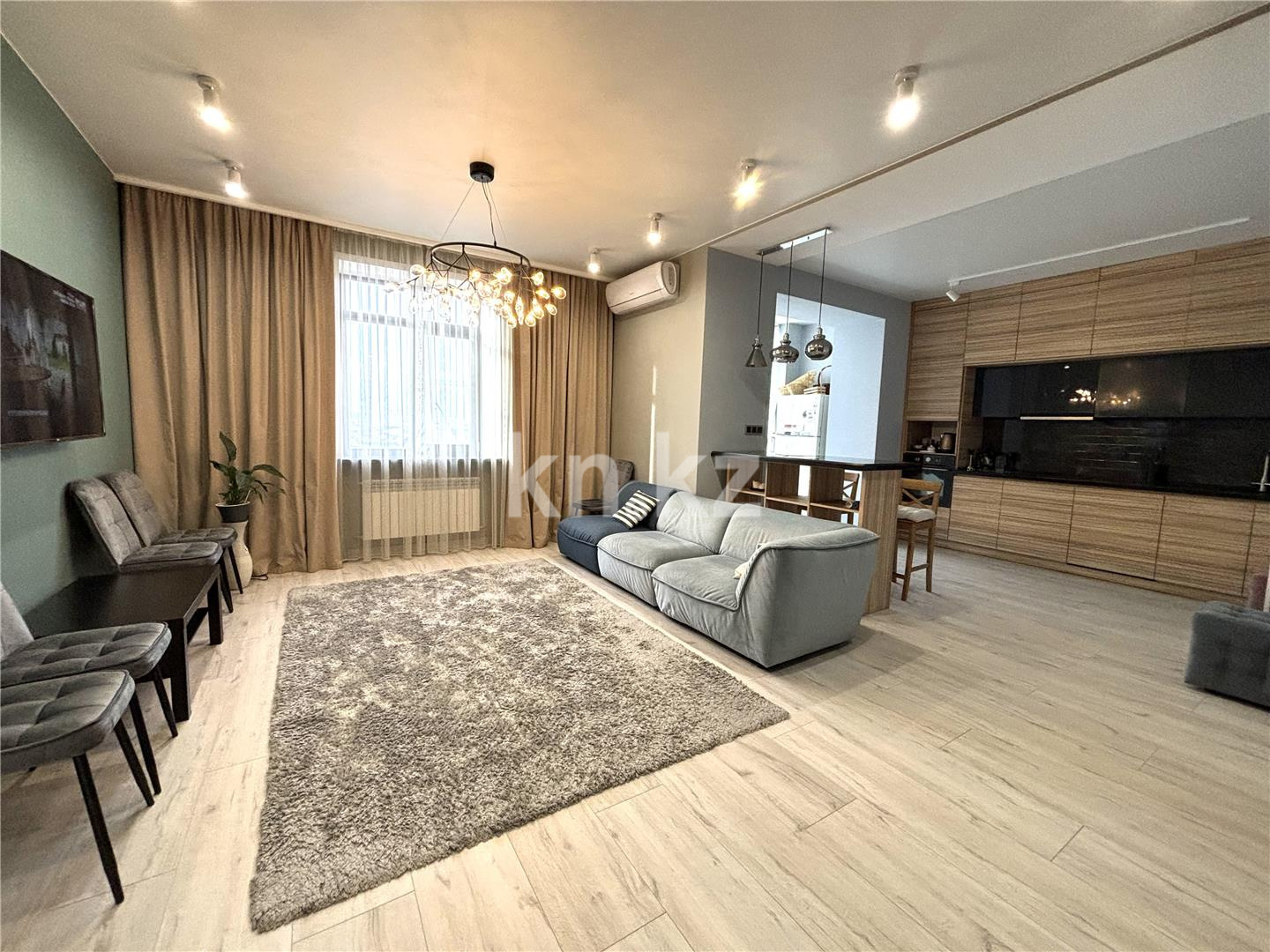 Продажа 2-комнатной квартиры, 94 м², ул. Аманжолова, дом  96/1 в Караганде