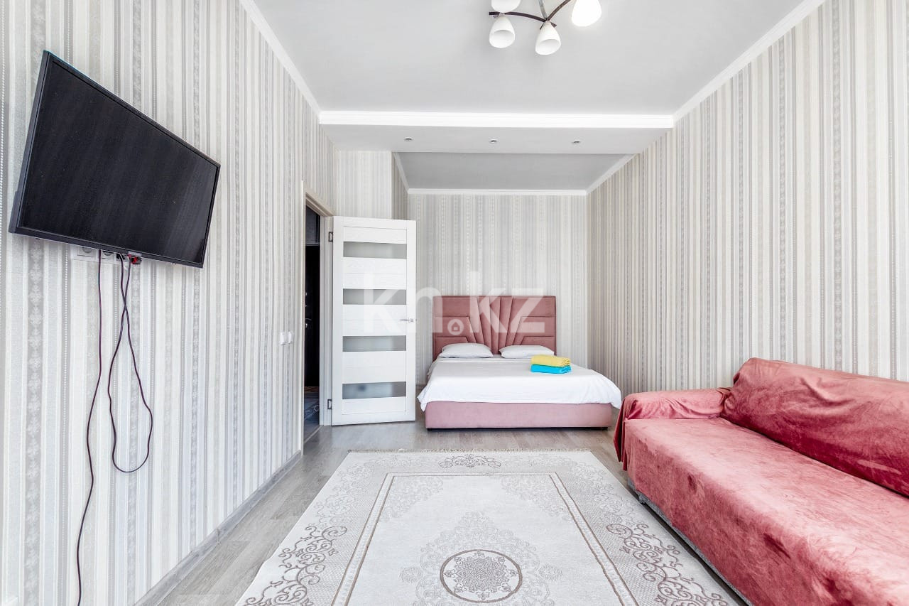Аренда 1-комнатной квартиры посуточно, 50 м², пр. Кабанбай батыра, дом  29 - ул. Сыганак в Астане - фото 2