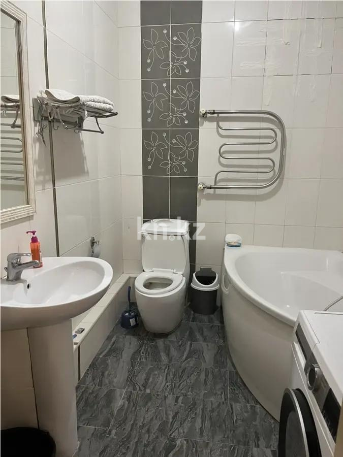 Продажа 3-комнатной квартиры, 100 м², пр. Абая, дом  150/230 в Алматы - фото 2