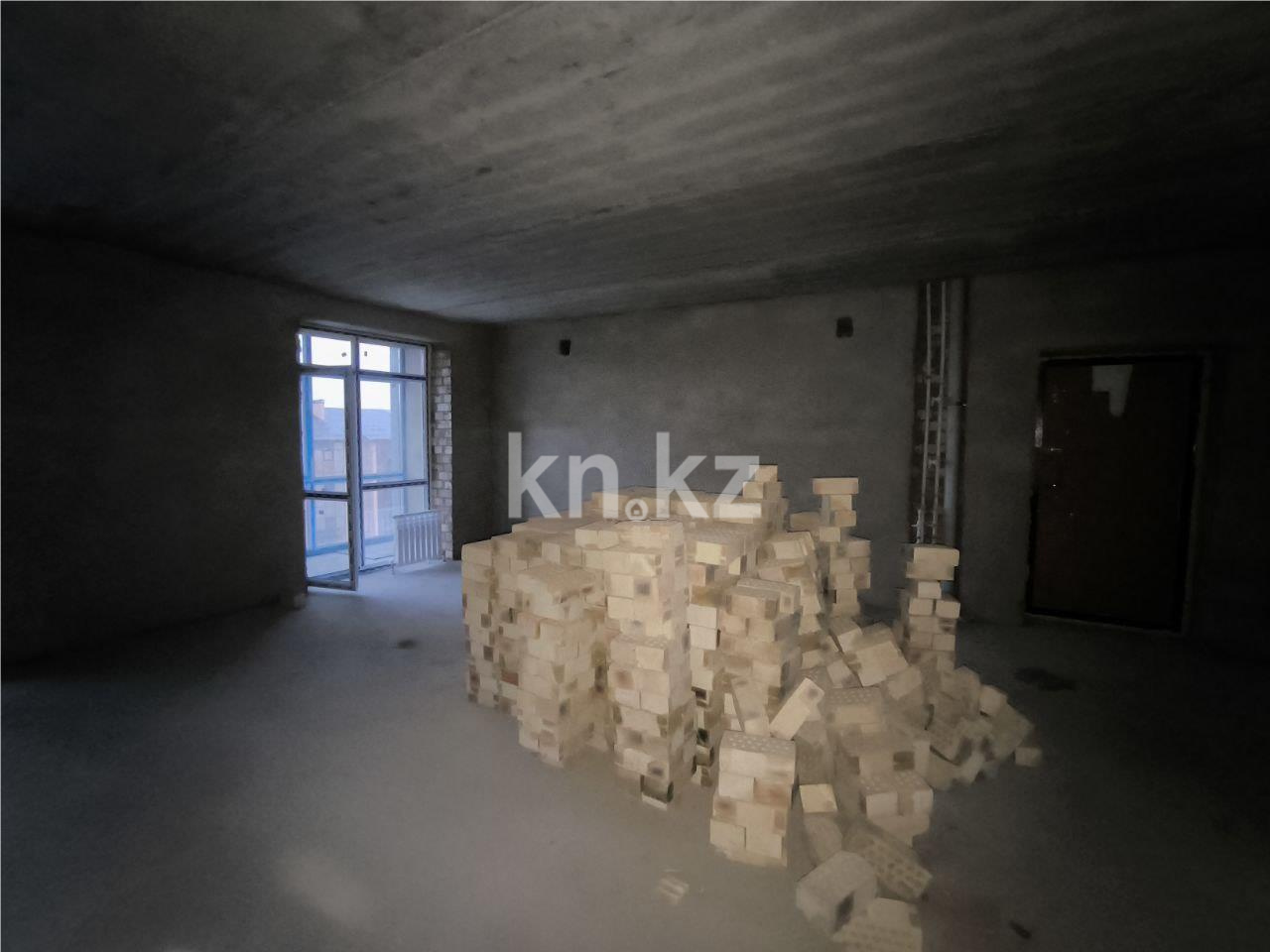 Продажа 3-комнатной квартиры, 76 м², ул. Муканова в Караганде