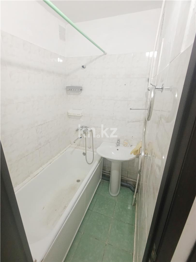 Продажа 2-комнатной квартиры, 45 м², 23 мкр., дом  17 в Караганде - фото 8