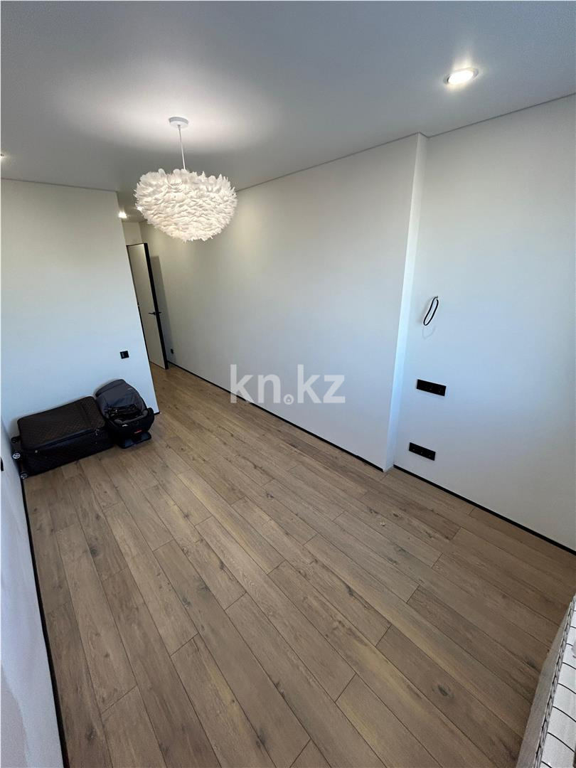 Продажа 3-комнатной квартиры, 83 м², ул. Муканова в Караганде - фото 3