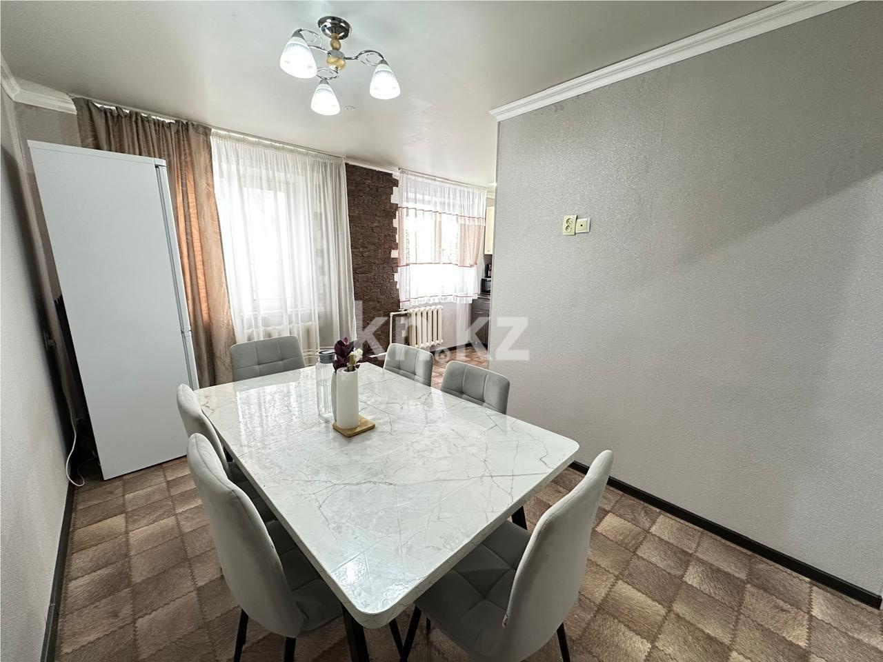 Продажа 4-комнатной квартиры, 61 м², 22 мкр. в Караганде - фото 9