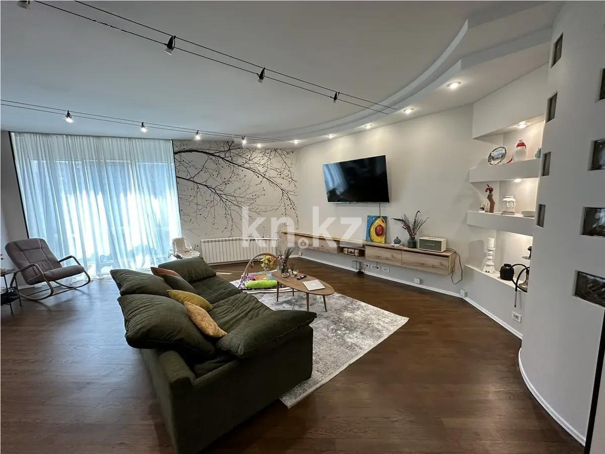 Продажа 4-комнатной квартиры, 350 м², мкр-н Самал-2, дом  63 в Алматы