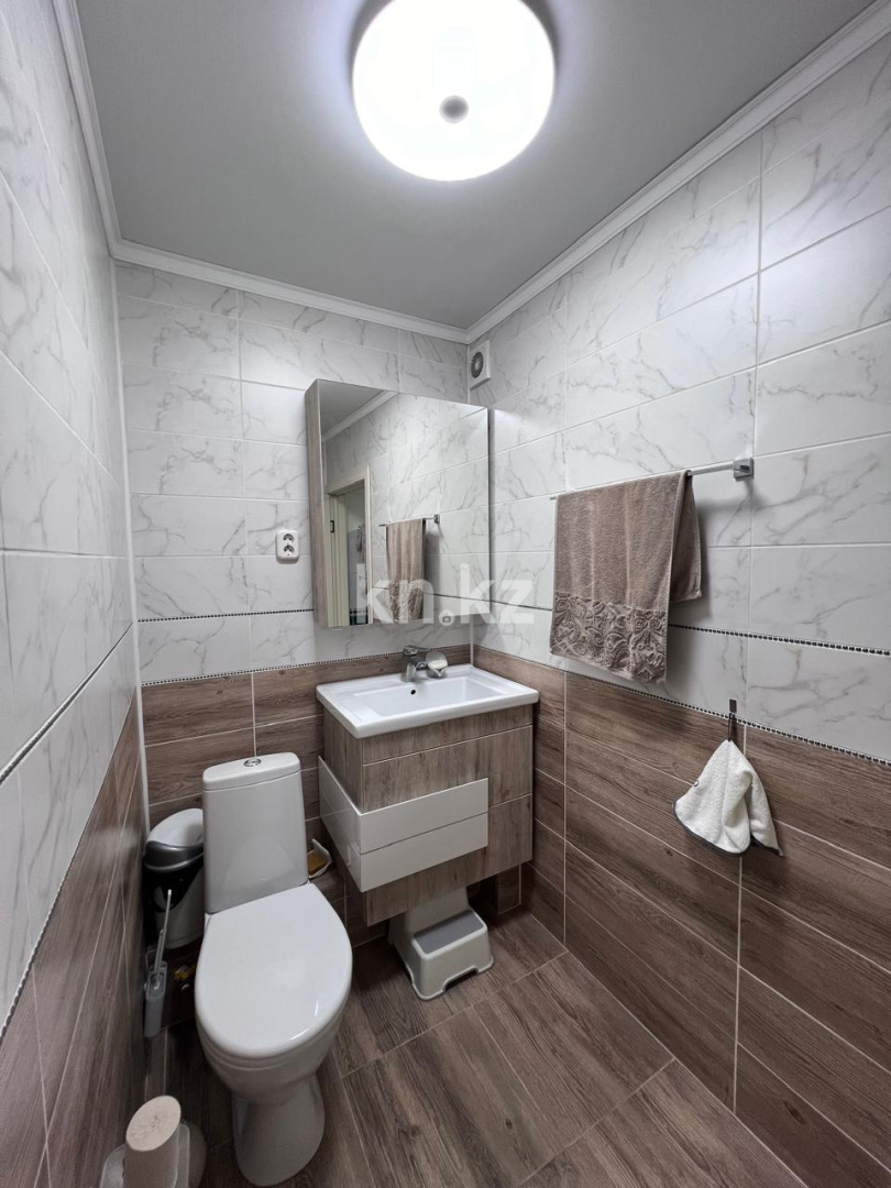 Продажа 3-комнатной квартиры, 83 м², ул. Дюсембекова, дом  35 в Караганде - фото 10