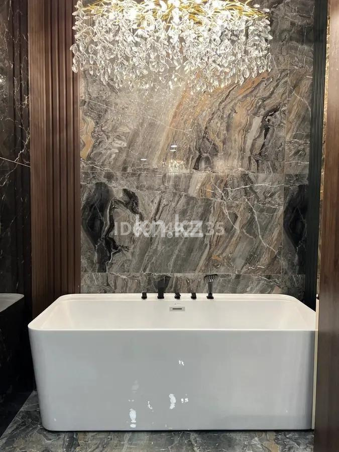 Продажа 3-комнатной квартиры, 128 м², ул. Ержанова, дом  34/1 в Караганде - фото 6