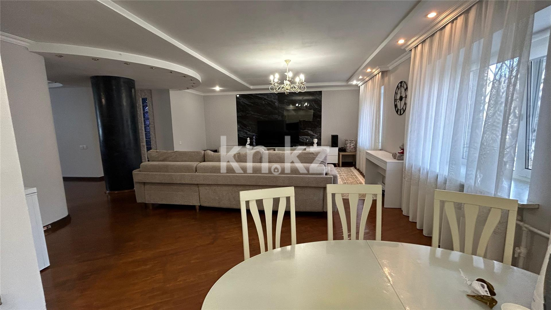 Продажа 4-комнатной квартиры, 137 м², ул. Алиханова в Караганде - фото 4