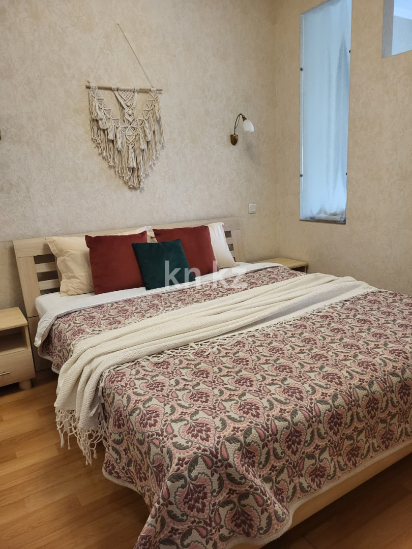 Аренда 2-комнатной квартиры, 50 м², ул. Ходжанова, дом  76 - пр. Аль-Фараби в Алматы