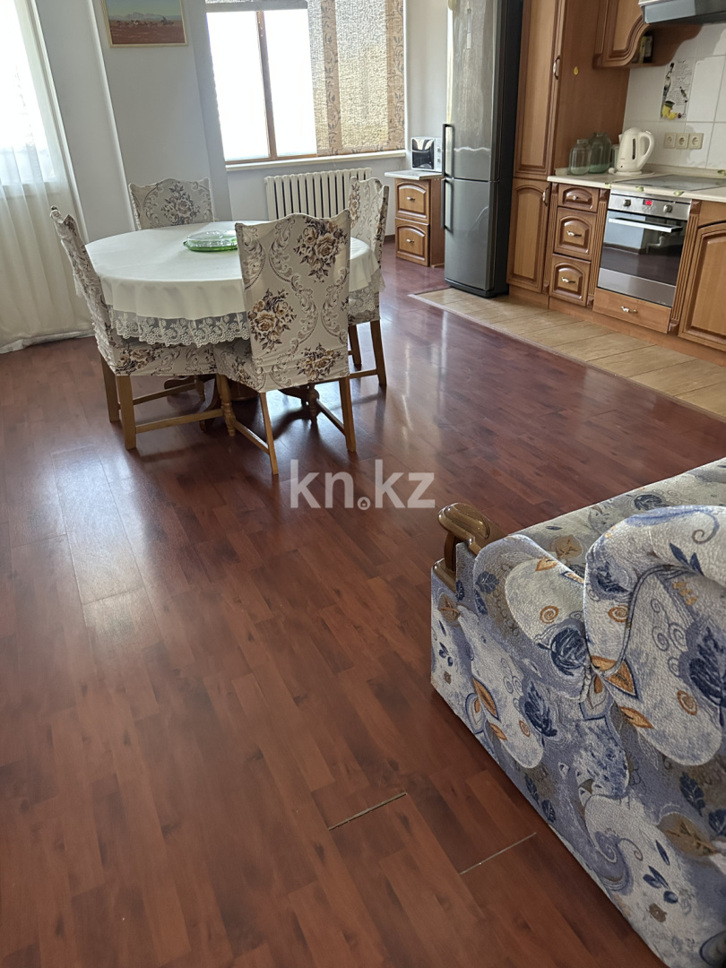 Аренда 3-комнатной квартиры, 140 м², ул. Кунаева, дом  14 в Астане