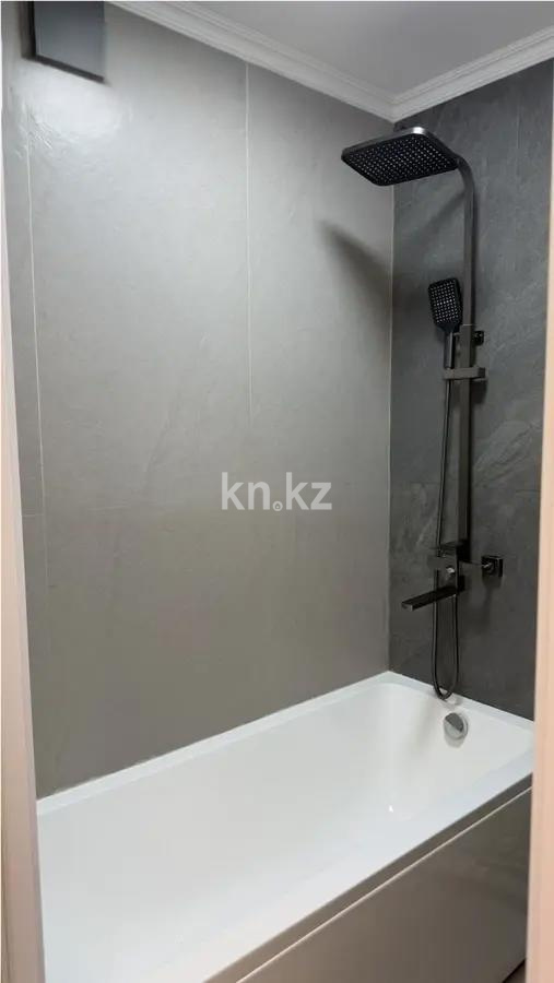 Продажа 3-комнатной квартиры, 59 м², ул. Валиханова, дом  34 в Алматы - фото 3