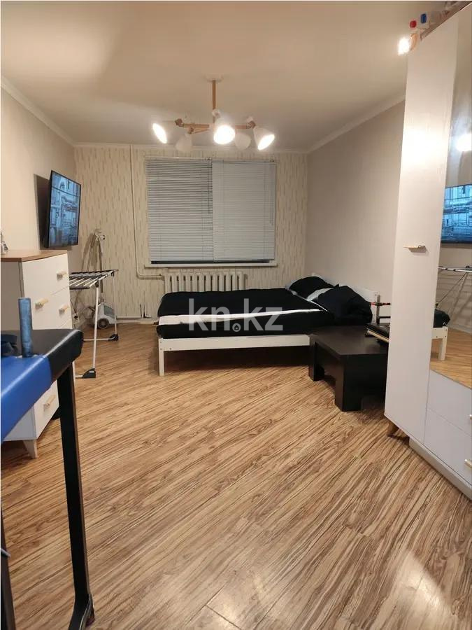 Продажа 3-комнатной квартиры, 63 м², ул. Жандосова, дом  172 в Алматы