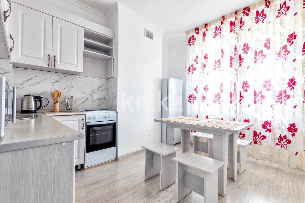 Аренда 2-комнатной квартиры посуточно, 70 м², ул. Сауран, дом  3/1 - ул. Сыганак в Астане - фото 2