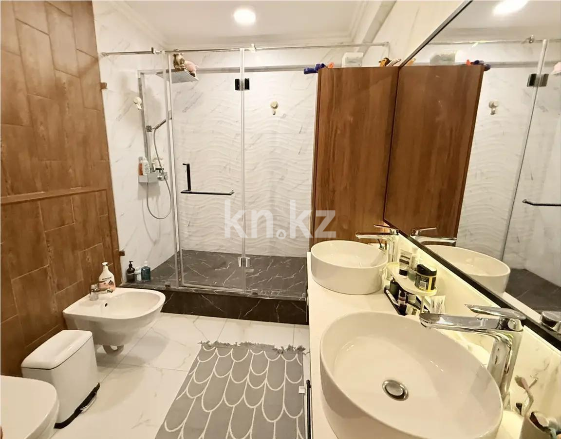 Продажа 3-комнатной квартиры, 135 м², ул. Керей-Жанибек хандар, дом  29 в Алматы - фото 4