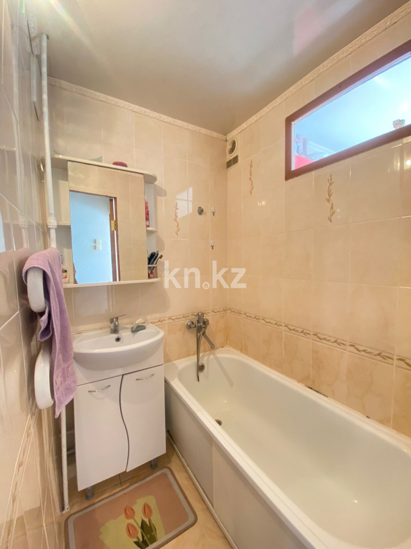 Продажа 3-комнатной квартиры, 63 м², ул. Муканова, дом  10 в Караганде - фото 8
