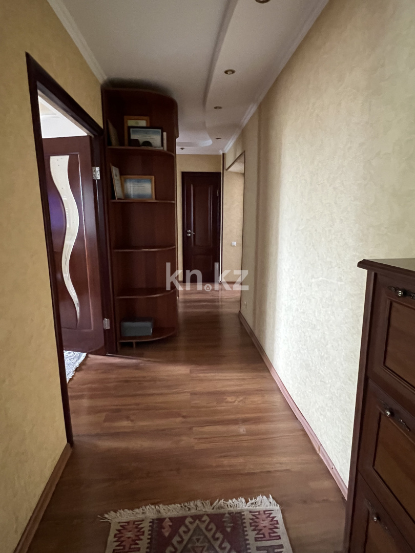 Продажа 4-комнатной квартиры, 80 м², пр. Республики, дом  32 в Караганде - фото 2