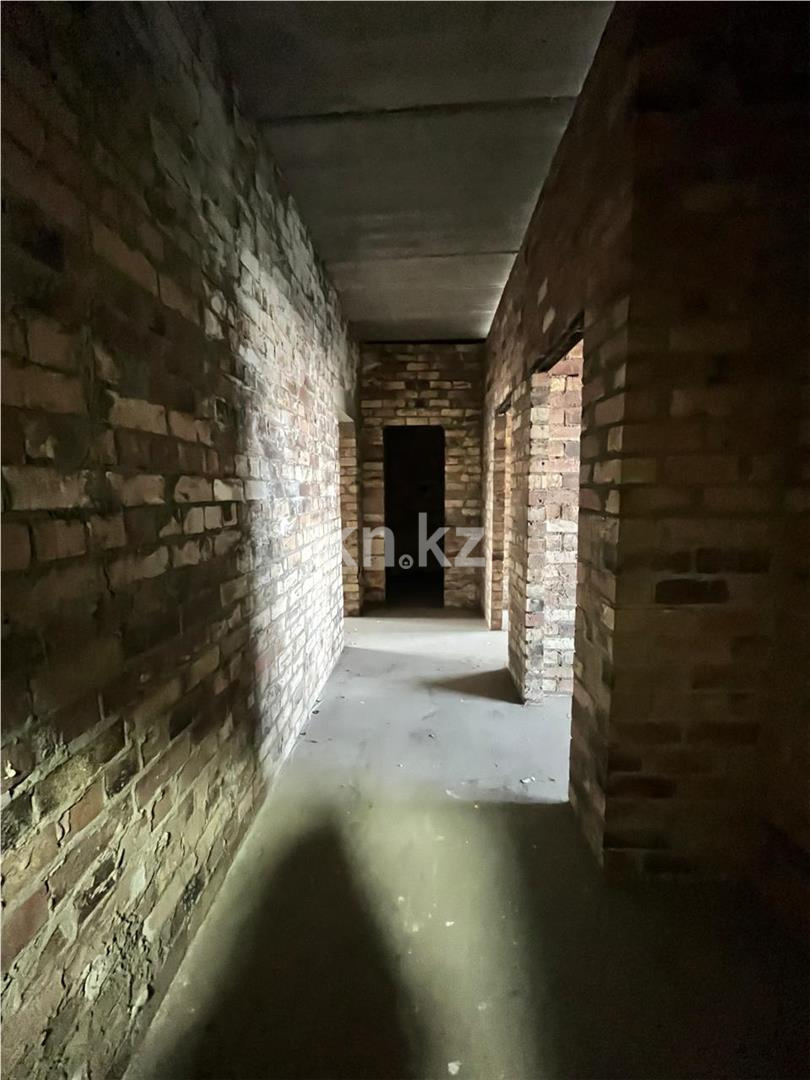 Продажа 2-комнатной квартиры, 70 м², ул. Муканова, дом  41/24 в Караганде - фото 6