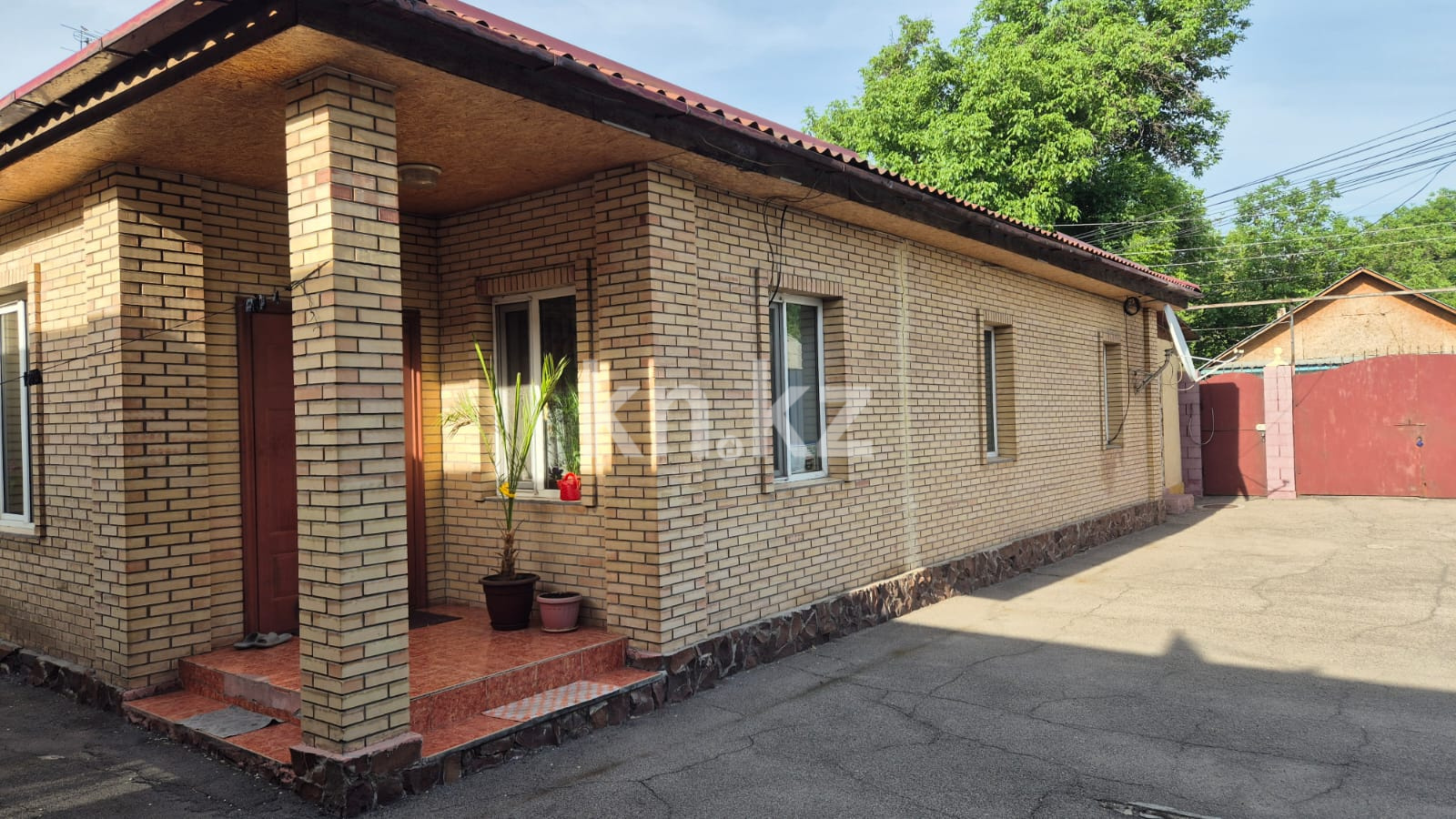 Продажа 4-комнатного дома, 200 м², ул. Омская в Алматы