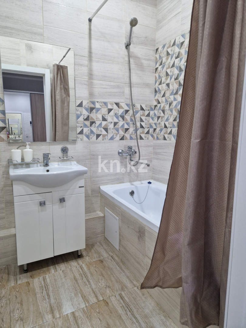 Аренда 1-комнатной квартиры посуточно, 40 м², пр. Кабанбай батыра, дом  4/2 - ул. Космонавтов в Астане - фото 3