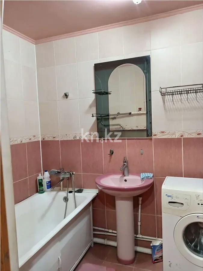 Продажа 2-комнатной квартиры, 43 м², 12 мкр., дом  5 в Караганде - фото 2